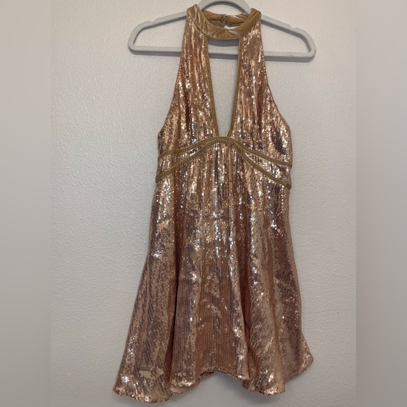 Free People Film Noir Sequin Mini Halter Dress in Rose Gold Size 6 - Picture 3 of 11